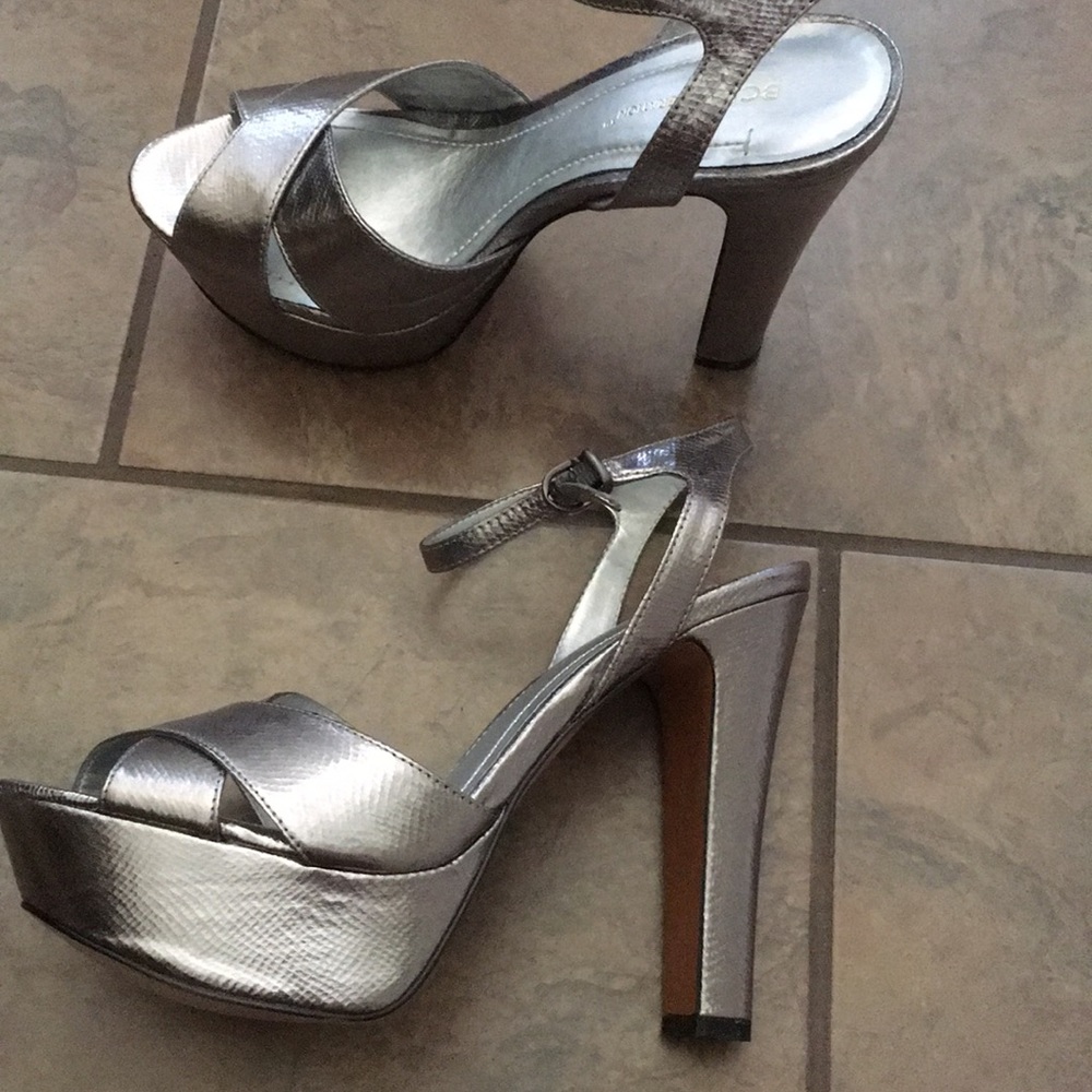 New BCBGENERATION metallic shoes 8 M.
